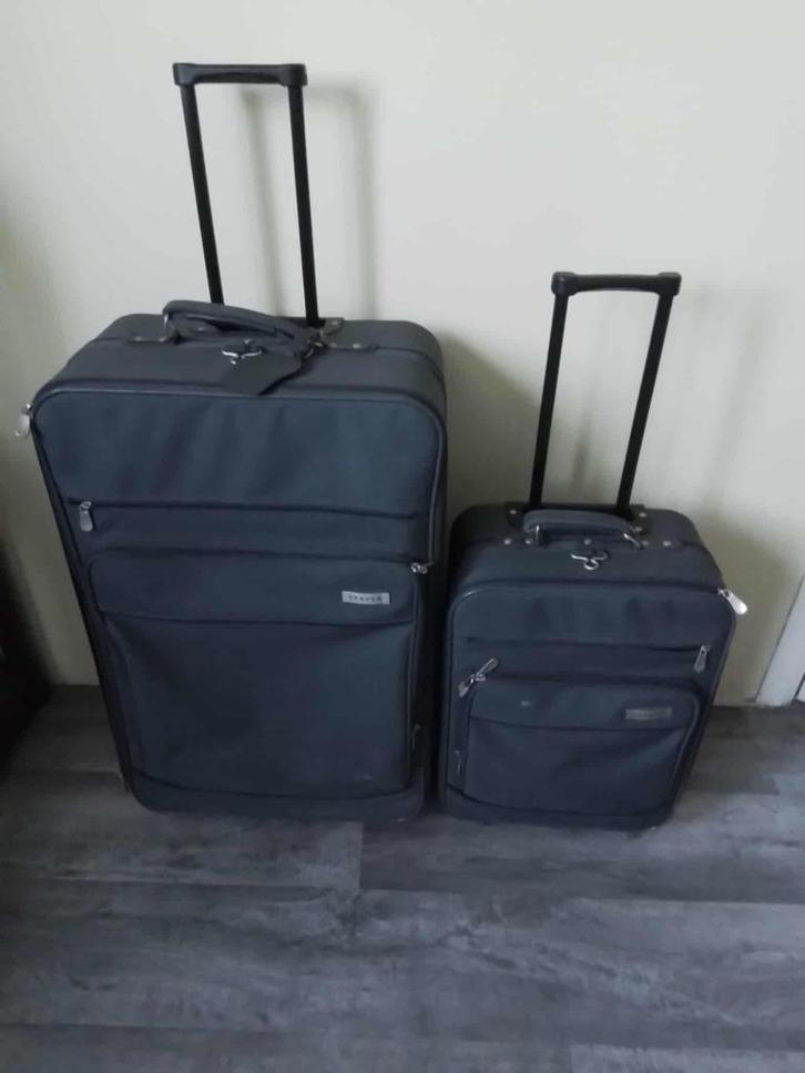 Bagage koffers 2 stuks doe een goed bod, Handtassen en Accessoires, Koffers, Zo goed als nieuw, Zacht kunststof, Uitschuifbare handgreep