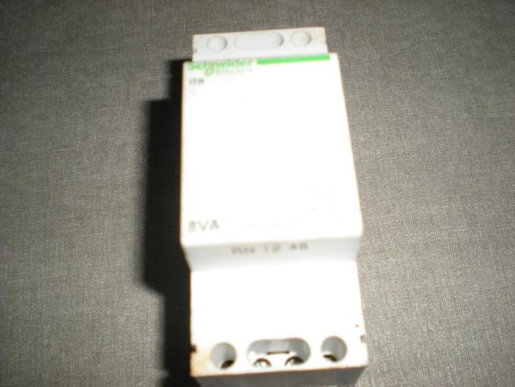 schneider 8 va bell, Doe-het-zelf en Bouw, Elektriciteit en Kabels, Zo goed als nieuw, Ophalen of Verzenden