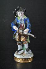 WOLKSTED porseleinen beeldje van een bedelaarmuzikant, Antiek en Kunst, Ophalen of Verzenden
