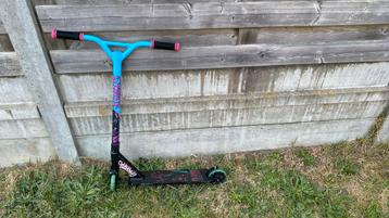 Slamm Mischief 2 Blue stuntstep – licht gebruikt – €55 beschikbaar voor biedingen