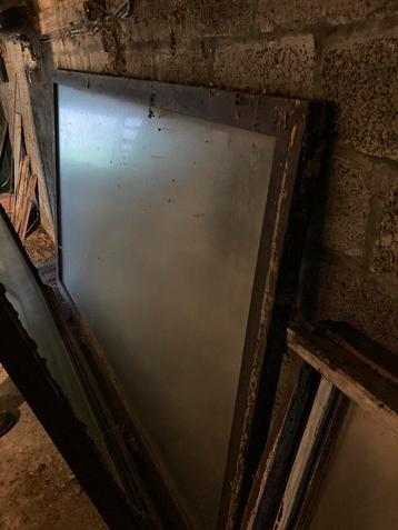 Meranti raam dubbel glas beschikbaar voor biedingen