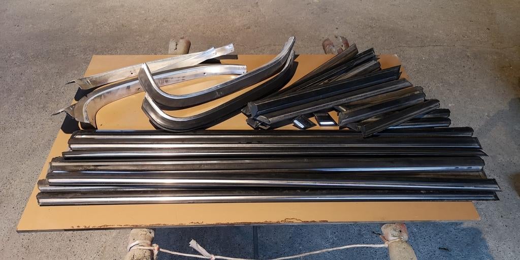 Moulures de caisse et seuils de portes bmw e21, Auto-onderdelen, Carrosserie, Deur, BMW, Achter