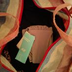 5 Goed gevulde zakken met kledij (Dames, heren, kinderen), Ophalen, Gedragen