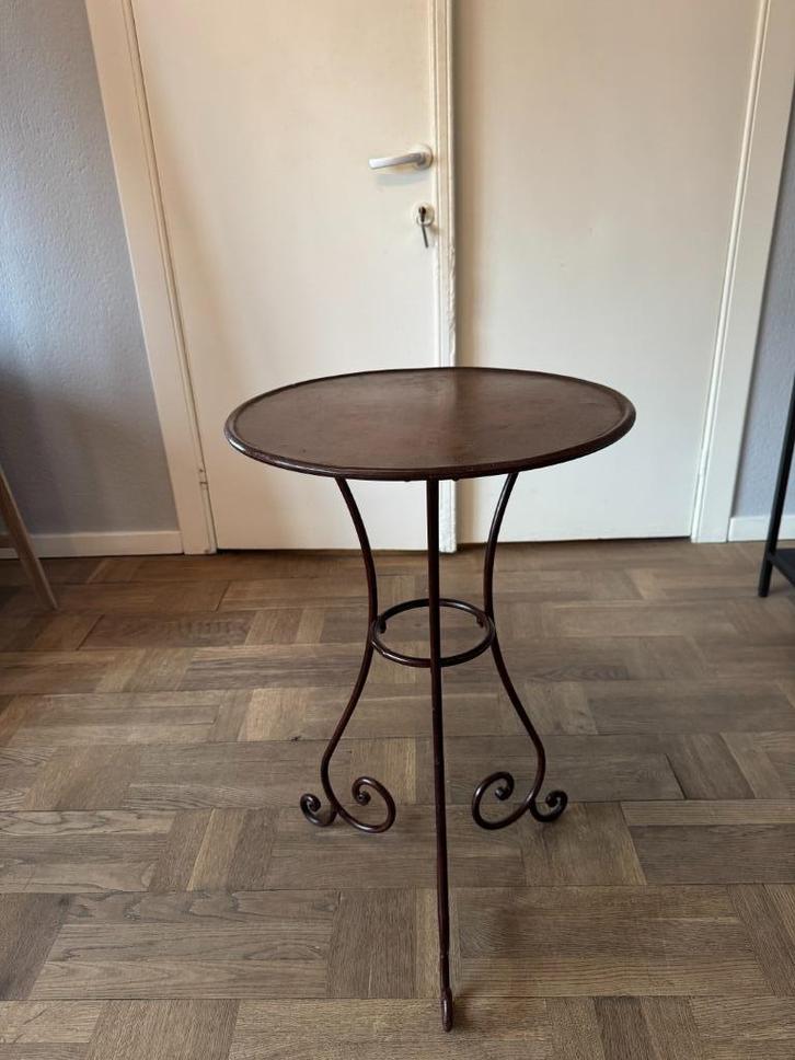 Bijzettafel, Huis en Inrichting, Tafels | Bijzettafels, Gebruikt, Rond, 60 cm of meer, Metaal of Aluminium, Ophalen