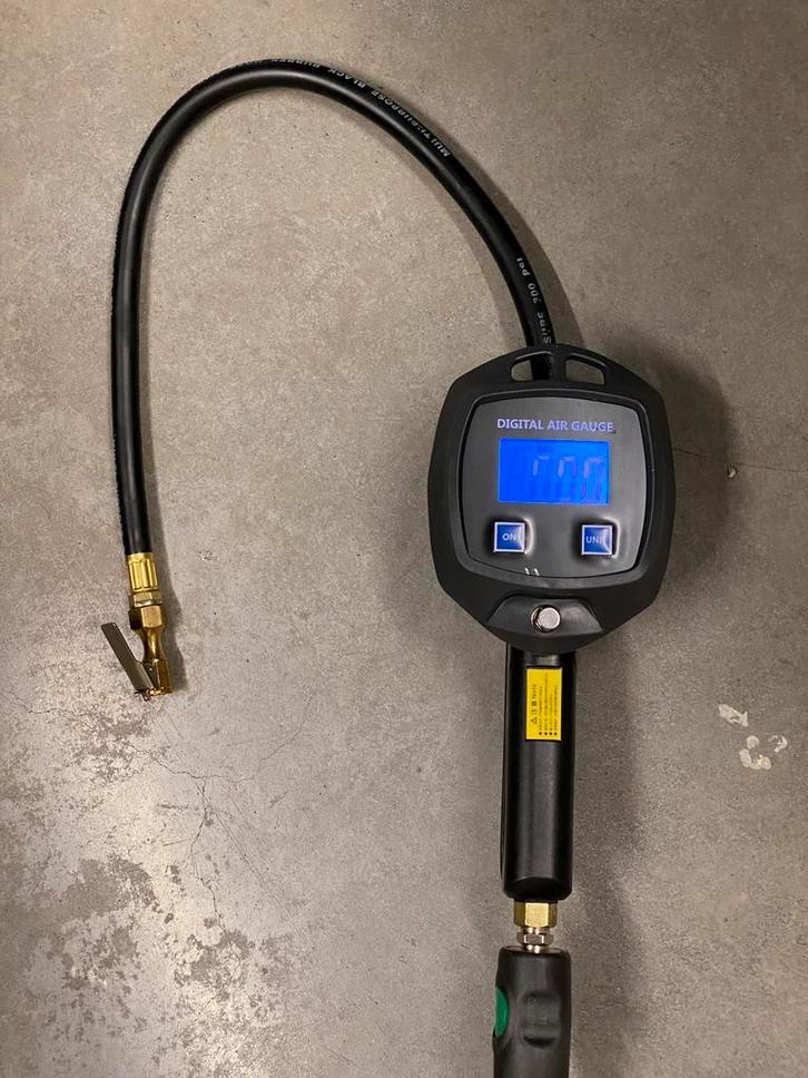 Professionele digitale bandenspanningsmeter met led display, Auto diversen, Autogereedschap, Zo goed als nieuw, Ophalen of Verzenden