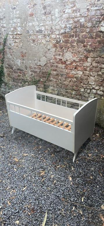 Vintage kinderbed demontabel beschikbaar voor biedingen