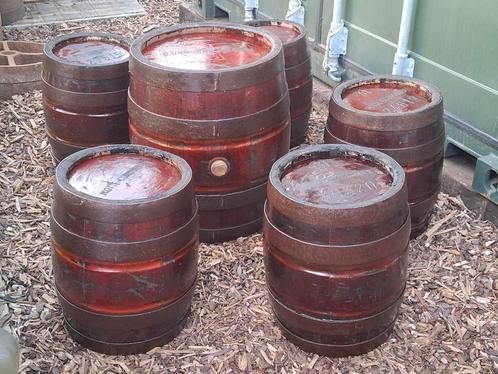 MOTTE CORDONNIER 5 kleine vaten en 1 grote, tafel & krukjes, Verzamelen, Biermerken, Zo goed als nieuw, Ophalen