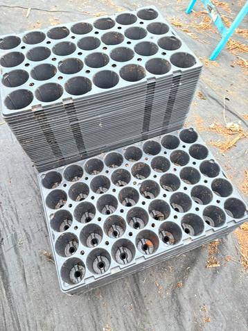 Plantpotten, kweektrays  beschikbaar voor biedingen