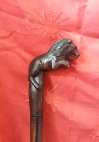 canne en bois de suar 100 cm motif lion, Verzamelen, Overige Verzamelen, Nieuw, Ophalen of Verzenden