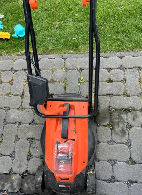 Grasmaaier - powerplus dual power (batterijen), Tuin en Terras, Grasmaaiers, Gebruikt, Accu-grasmaaier, 30 t/m 39 cm, Cirkelmaaier