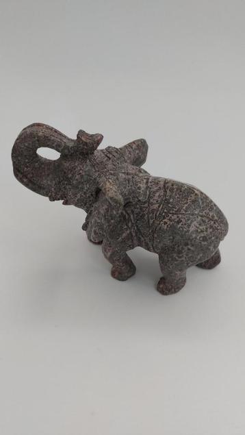 Mooie Olifant halfedelsteen beschikbaar voor biedingen
