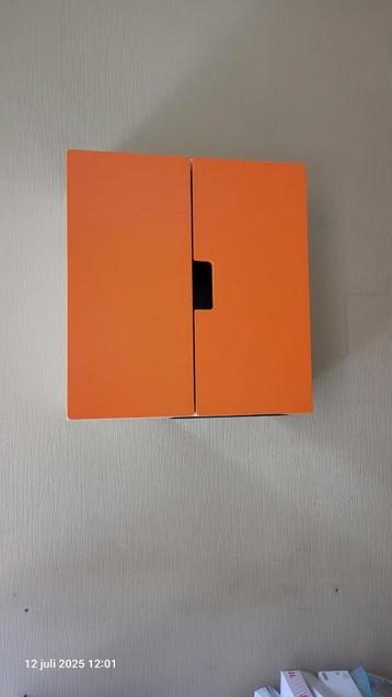 Hangkastje Stuva, Enlèvement, Comme neuf