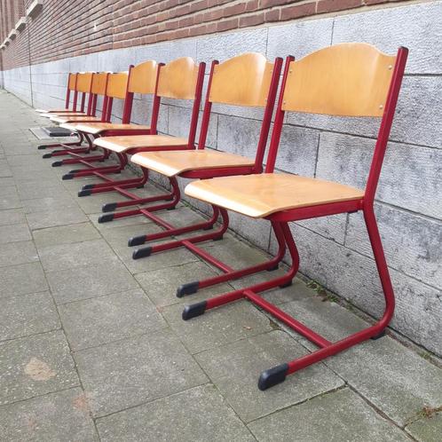 Prachtige vintage 70ties stapelbare schoolstoelen, Antiek en Kunst, Antiek | Meubels | Stoelen en Sofa's, Ophalen of Verzenden