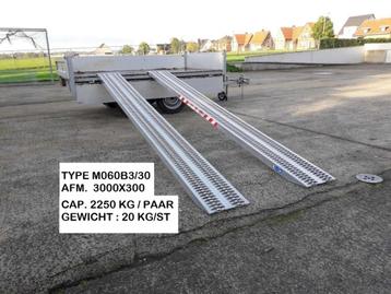 Alu. oprijplaat type M060B3/30 afm. 3000x300 cap 2250 kg/paa