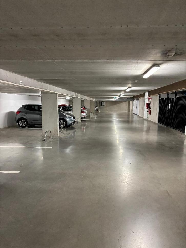 AUTOSTANDPLAATS TE HUUR / Wondelgem voor stalling oldtimers, Immo, Garages & Places de parking, Gand