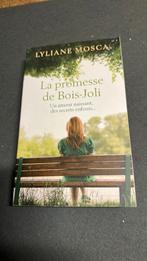La promesse de bois joli de Lyliane Mosca, Boeken, Romans, Ophalen of Verzenden, Zo goed als nieuw