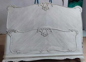 Lit 140 x 200 en bois ancien cérusé beschikbaar voor biedingen