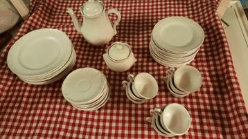 Set Vintage borden koffietasjes koffiekan wit porselein beschikbaar voor biedingen