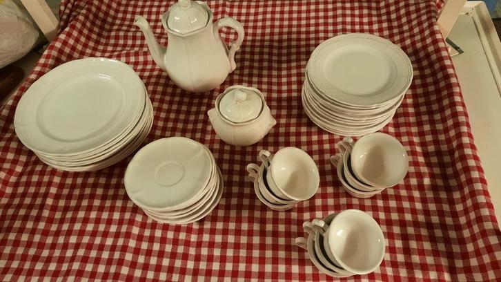 Set Vintage borden koffietasjes koffiekan wit porselein, Antiek en Kunst, Antiek | Porselein, Ophalen of Verzenden