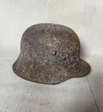 wo1 - Duitse M16 helm met kinriembevestiging - maat 64, Enlèvement ou Envoi, Armée de terre, Casque ou Béret