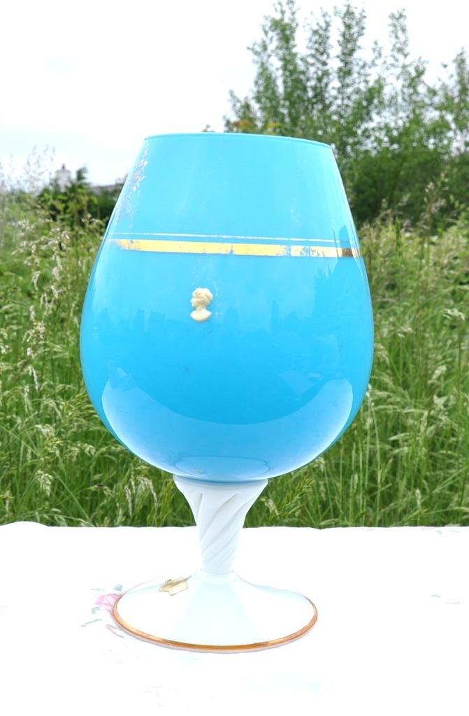 vase decoratif sur pied opaline forme comme un verre, Antiquités & Art, Antiquités | Vases, Enlèvement ou Envoi