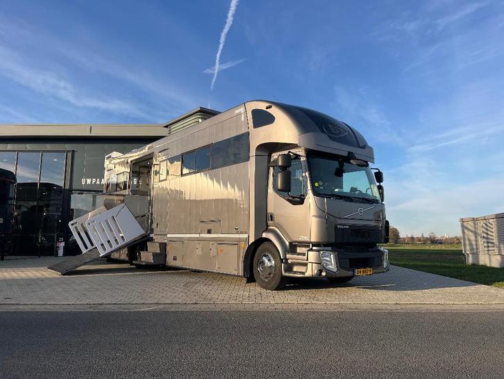 VOLVO STX euro 6 paardencamionette paardenwagen, Animaux & Accessoires, Chevaux & Poneys | Semi-remorques & Remorques, Comme neuf