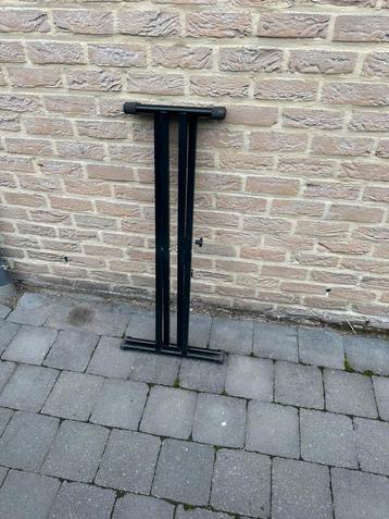 Keyboard staand beschikbaar voor biedingen