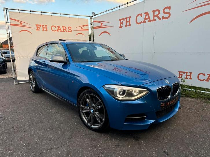 BMW M135i xDrive *320 PK* OPEN DAK * SPORT AUTOMAAT *, Auto's, BMW, Bedrijf, Te koop, 1 Reeks, 4x4, ABS, Adaptieve lichten, Airbags