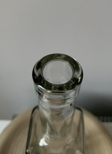 10 stuks: Mooie elegante Quadra glazen flessen 500ml + Dop beschikbaar voor biedingen