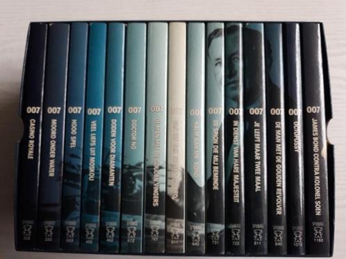 Boek Fleming – 14+1x James Bond pockets in box, Boeken, Avontuur en Actie, Gelezen, Ophalen of Verzenden