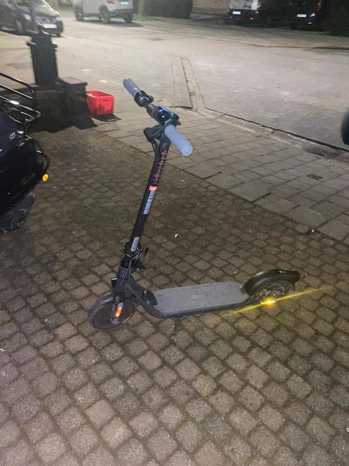 Ninebot kick scooter f25 e 2 +lader + extra band +pomp, Fietsen en Brommers, Steps, Zo goed als nieuw, Ophalen of Verzenden