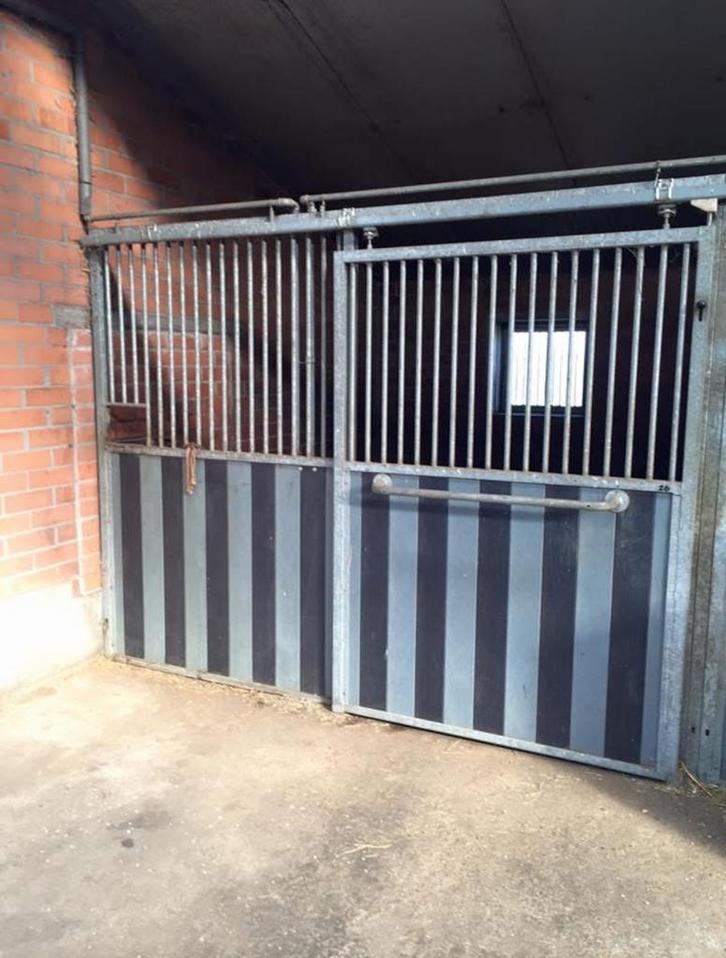 Paardenstallen, Animaux & Accessoires, Box & Pâturages, Mise à l'étable, 4 chevaux ou poneys ou plus