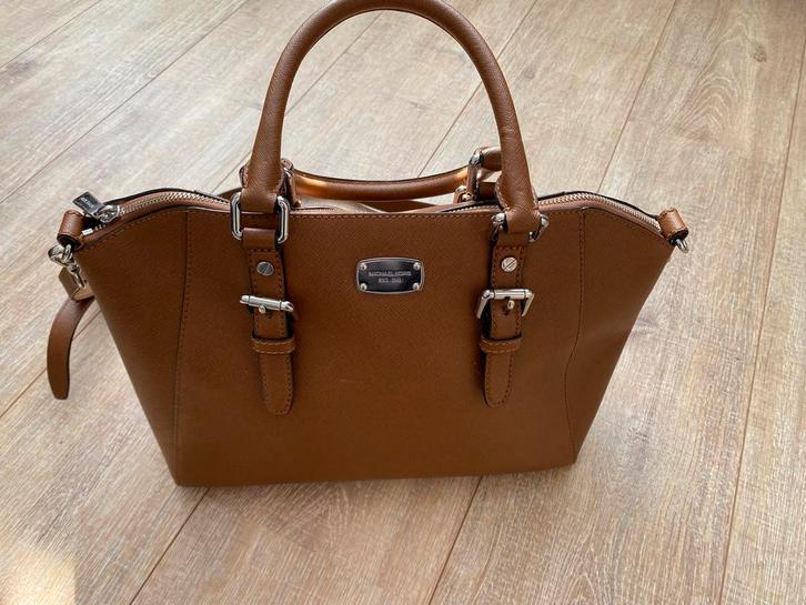 Handtas Michael Kors bruin, Handtassen en Accessoires, Tassen | Damestassen, Handtas, Bruin, Ophalen