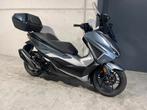 Honda Forza 350 luxescooter in mooie staat (bj 2023), Motoren, Motoren | Honda, Scooter, Bedrijf, 350 cc, 12 t/m 35 kW