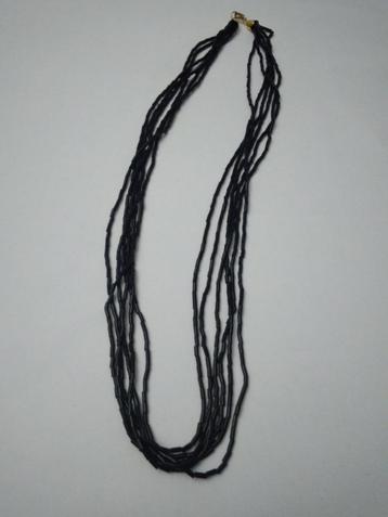 Vintage ketting met zwarte pareltjes beschikbaar voor biedingen