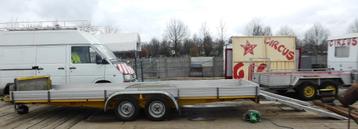 Platte aanhanger voor auto/landbouw van 5,5 x 2,30 m beschikbaar voor biedingen