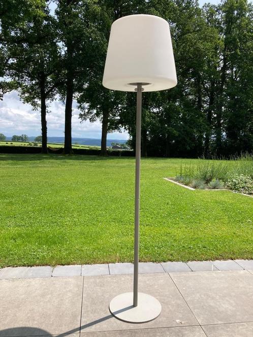 A vendre lampe de jardin rechargeable et intensité réglable, Tuin en Terras, Buitenverlichting, Gebruikt, Vloerlamp, Waterbestendig