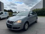 VOLKSWAGEN POLO 9N BENZINE 2009 GEKEURD&GARANTIE, Auto's, Voorwielaandrijving, Stof, Parkeersensor, Zwart