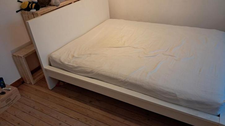 Malm bed 160 x 200 cm, Huis en Inrichting, Slaapkamer | Bedden, Zo goed als nieuw, 140 cm, 200 cm, Ophalen