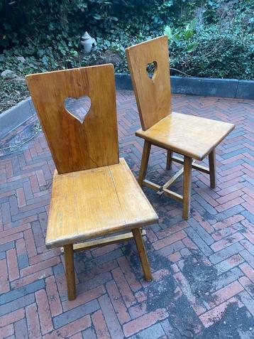 2 Antieke stoelen 
