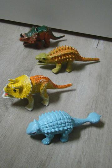 4 dino’s : monoceratops triceratops ankylosaurus  dinosaurus