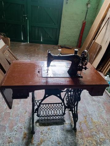 oude naaimachine beschikbaar voor biedingen