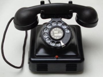 Oude Telefoon met Draaischijf Bell Telephone uit de Jaren 40 beschikbaar voor biedingen