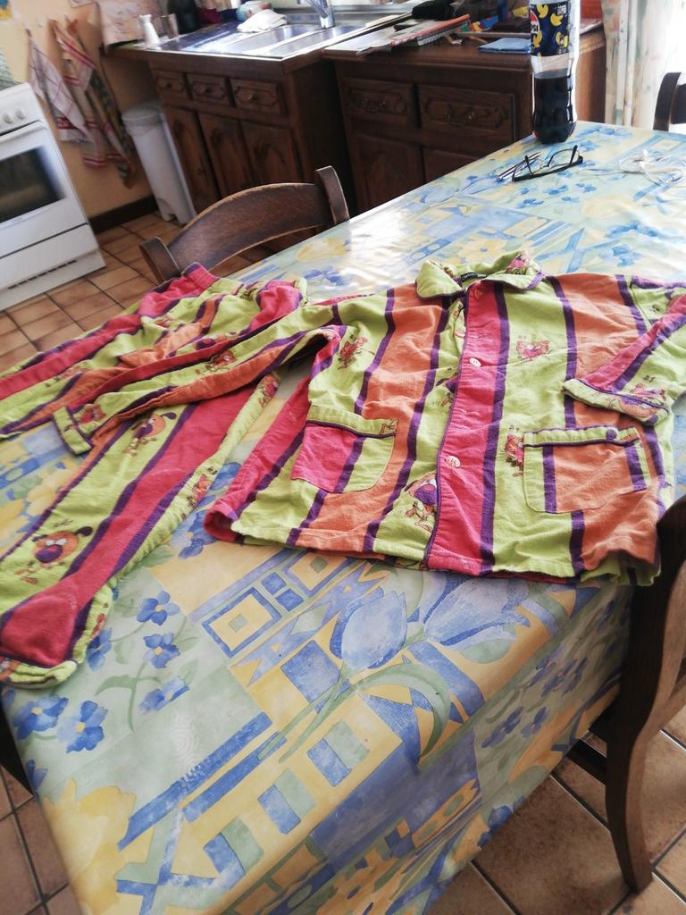 Pyjama Jusqu'au Lever du Jour. Taille 10 ans., Ophalen of Verzenden, Zo goed als nieuw