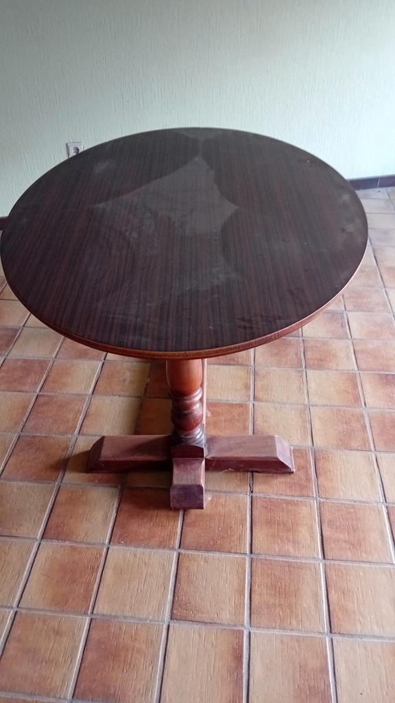 Gratis 2 ovale tafels, Huis en Inrichting, Tafels | Salontafels, Ophalen