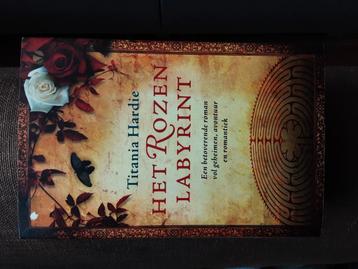 Het Rozenlabyrint - Titania Hardie beschikbaar voor biedingen