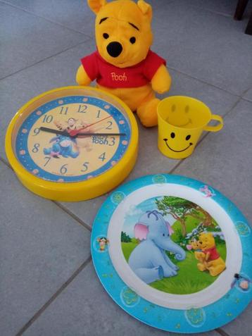 Winnie Pooh nieuw knuffel 28cm kinderbord beker gratis klok beschikbaar voor biedingen