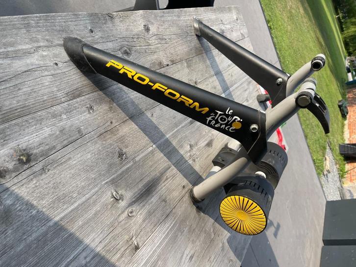 ProForm “Le Tour de France” – Bushido TDF Smart fietstrainer, Sport en Fitness, Wielrennen, Gebruikt, Overige typen, Ophalen