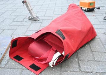 Zak met Donges beveiligingsmateriaal beschikbaar voor biedingen