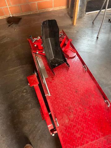 Motorheftafel HBM beschikbaar voor biedingen